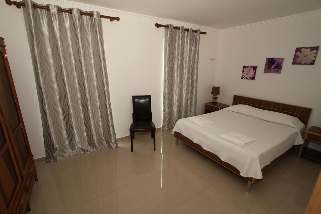Costa & Isaias Apartamentos Angra do Heroísmo Стая снимка