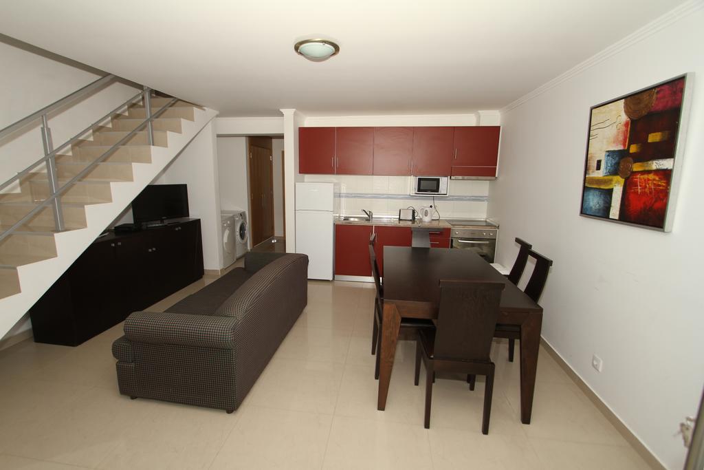 Costa & Isaias Apartamentos Angra do Heroísmo Стая снимка