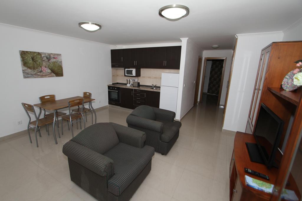 Costa & Isaias Apartamentos Angra do Heroísmo Стая снимка