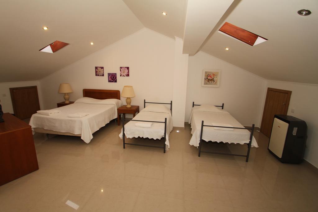 Costa & Isaias Apartamentos Angra do Heroísmo Стая снимка