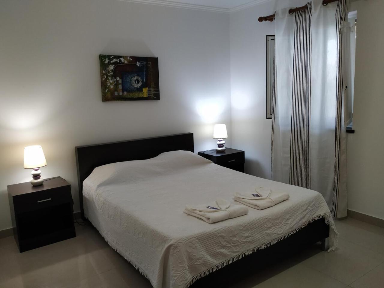 Costa & Isaias Apartamentos Angra do Heroísmo Екстериор снимка