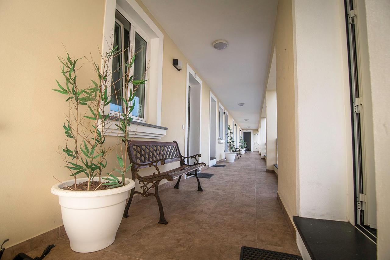Costa & Isaias Apartamentos Angra do Heroísmo Екстериор снимка